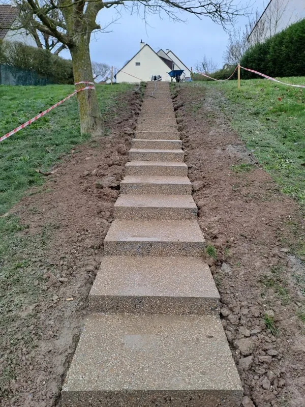 Terrasse en béton désactivé réalisée par Légaut Construction