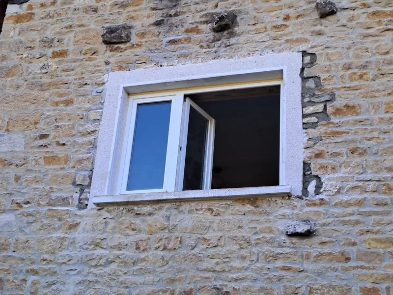 Escalier extérieur carrelé, finition soignée